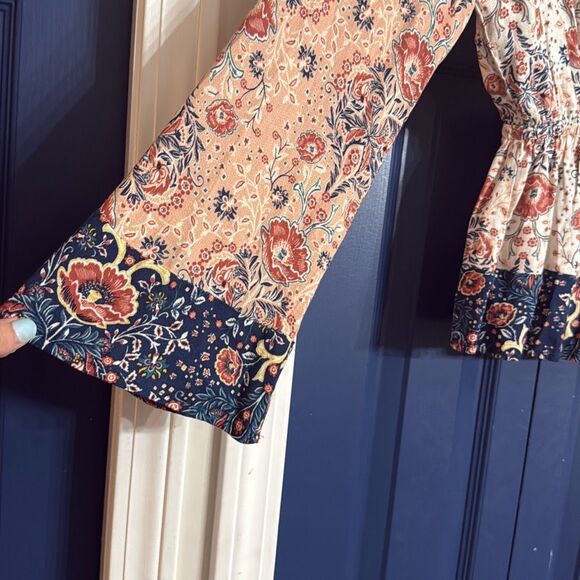 Lovestitch Sedona Bell Sleeve Top Size M NWT - Picture 5 of 7